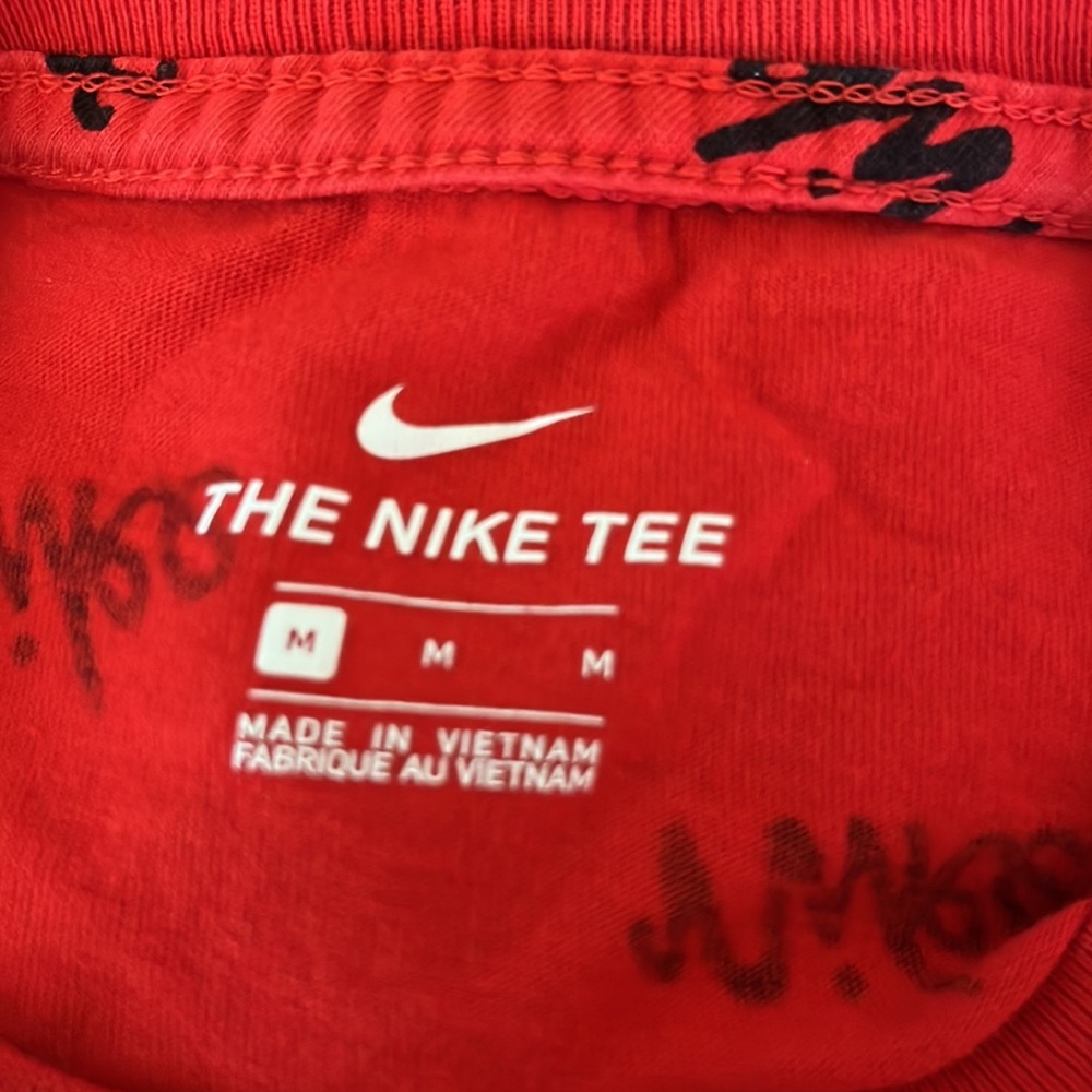 Nike Red Signature T-shirt size medium.(Boys) - Picture 5 of 5